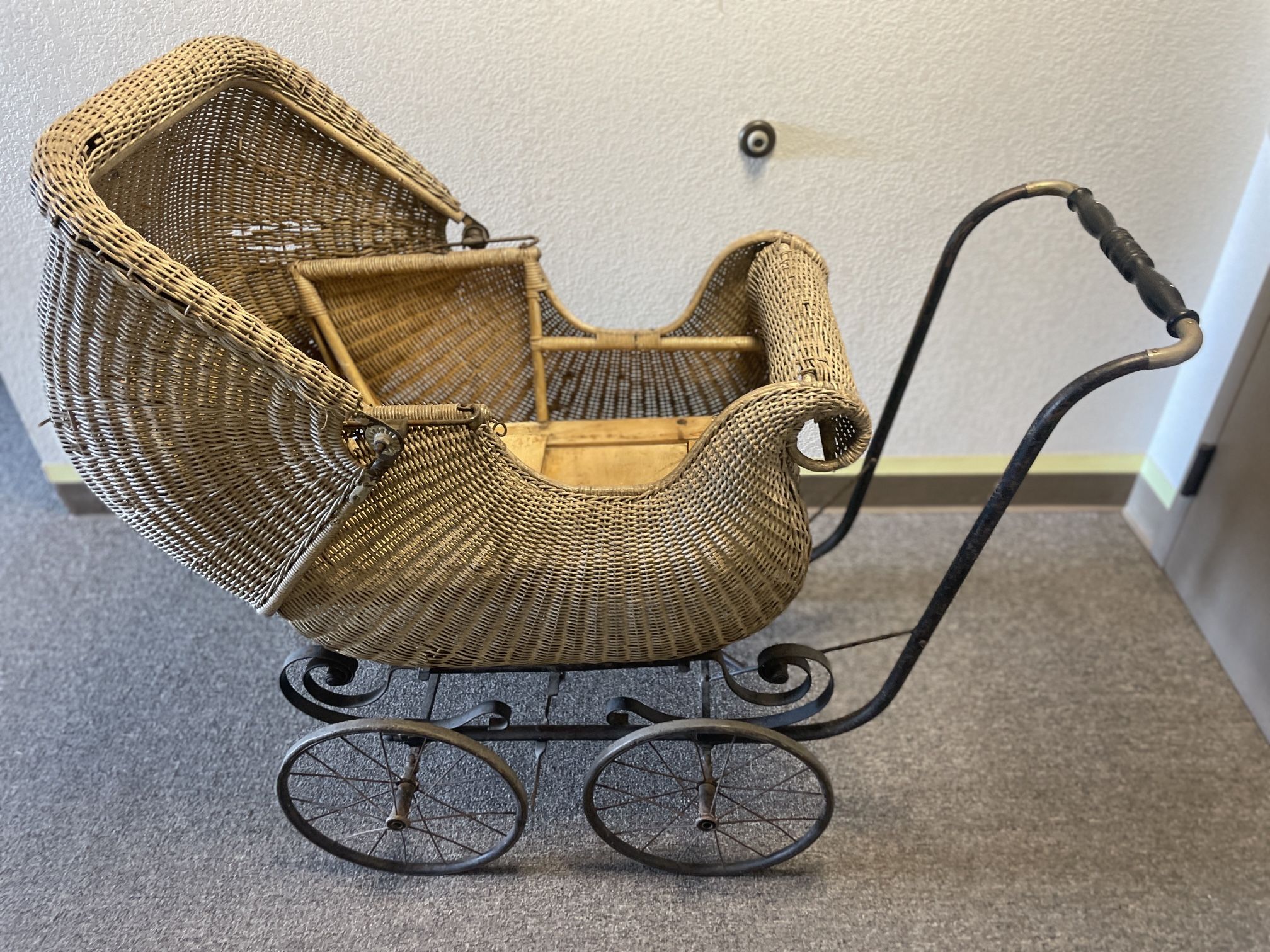 Baby Stroller - Haywood Wakefield -  wicker - Vintage - Early 1900s - Antique 