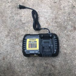 Dewalt 12/20/60v Charger 6amp
