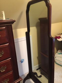 Stickly free standing mirror!