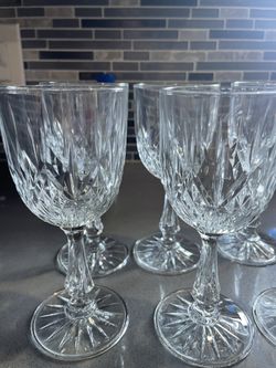 8 Wine Glasses