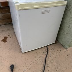 mini fridge 