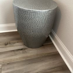 End table Hammered metal