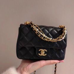 Mini flap Chanel Black Pearl Chain Bag