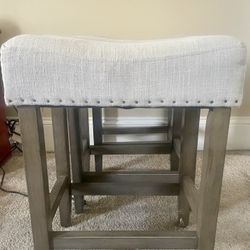 3 Barstools Like NEW. Barely Used 