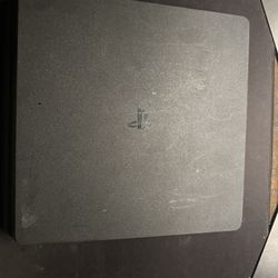 PlayStation 4 Slim 