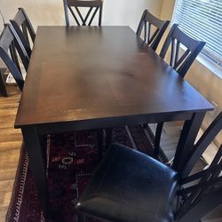 Elegant 6-Piece Dark Wood Dining Table Set – Great condition!
