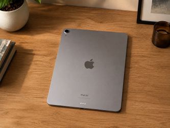iPad Air 13” M2 Apple Chip 256GB 🚀 1 Year Warranty Included ✅ Clean front & back ✨