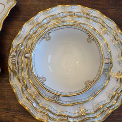 Bone China Royal Crown Lombardy Service For 1