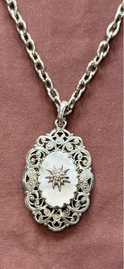 Mother of Pearl Edelweiss Oval Filigree Pendant & Necklace 30”-SilverTone-Vintage!