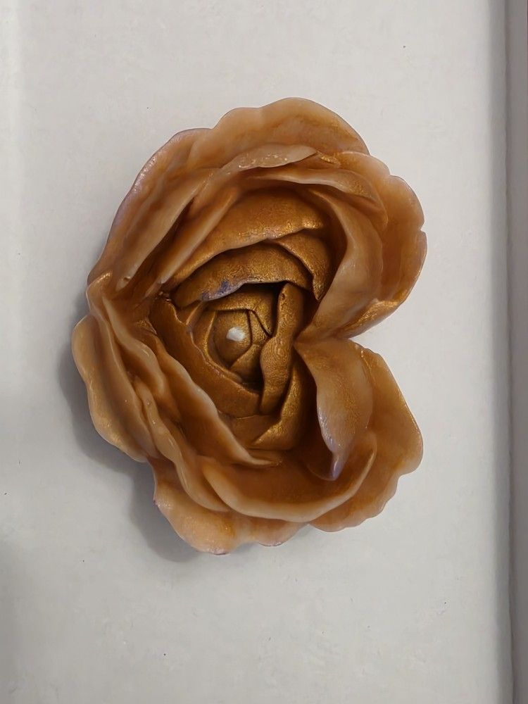 Handcrafted Golden Heart Rose Candle - Valentine’s Special