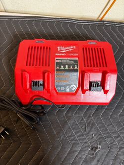 Milwaukee M18 Dual Bay Rapid Charger