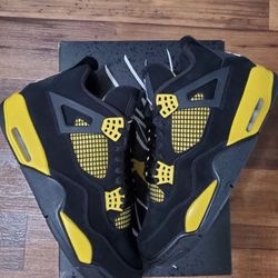 Jordan 4 Thunder