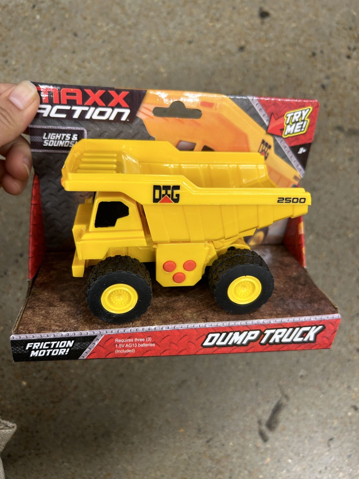 NWT dump truck with light & sound
