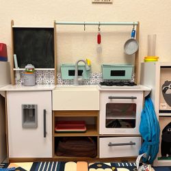 Kid Kraft Play Kitchen