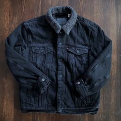 Vintage Unisex Levi's Type III Sherpa Lined Trucker Jacket in Black Denim.