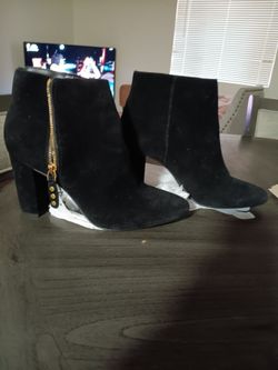 Lauren size 9 1"2 like new