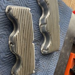 348 409 Chevy Mooneyes finned aluminum valve covers