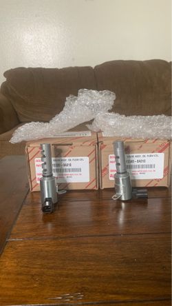 Oil flow control valve assembly