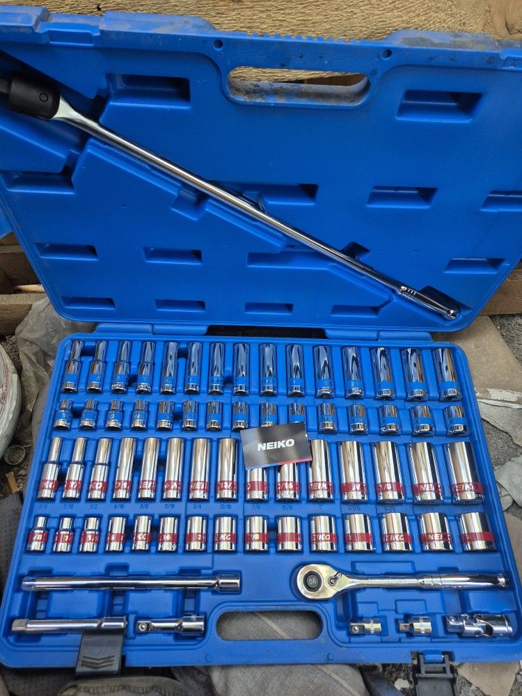 Neiko 68 Piece Ratchet Set And Breaker Bar Kit