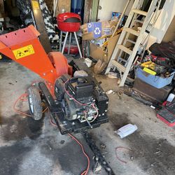 Bearcat 77412 Wood Chipper 