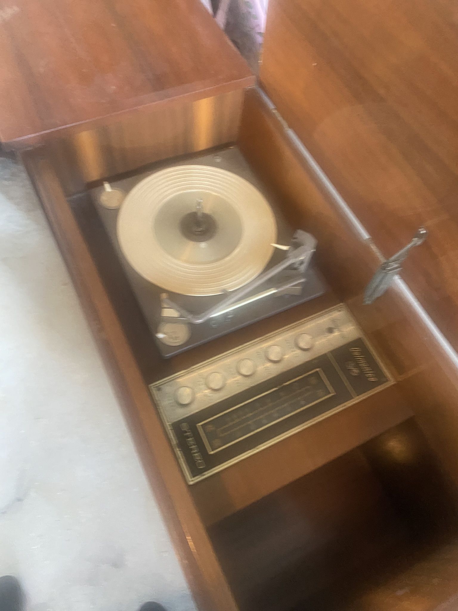 Dominic Vintage Stereo