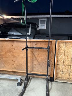 Pull Up Bar Dip Station