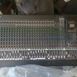Yamaha Mixer Console 