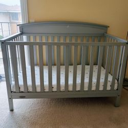 Baby Crib With Mattress 