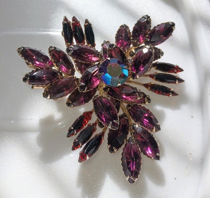 Vintage Burgundy & Purple Cabachon Rhinestone Gold Tone Spray Broach / Pin / Jewelry