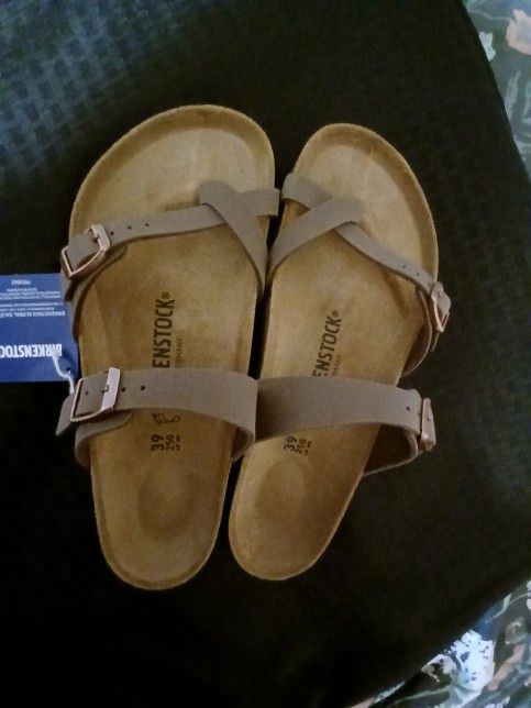 New With Tags Women's Birkenstocks Size 8 (39)