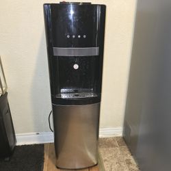 COLD AND HOT WATER DISPENSER 