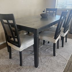 Dining Room Table, Chairs & Bench