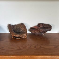 Baseball gloves Vintage 