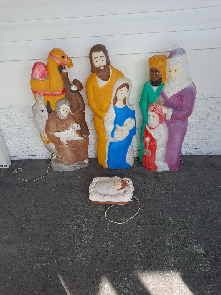 Christmas Lawn Ornaments 