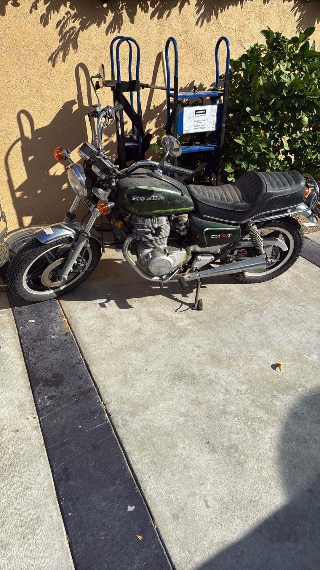 2 Honda Bikes. Cm 400t And 350 Parts Included 