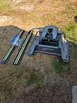 Truck bed 5th wheel with rails and hard wear