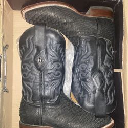 Red Diamond Boots Size 9