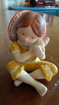 Vintage Holly Hobbie Friend Heather Holding A Sea Shell Ceramic Figuring