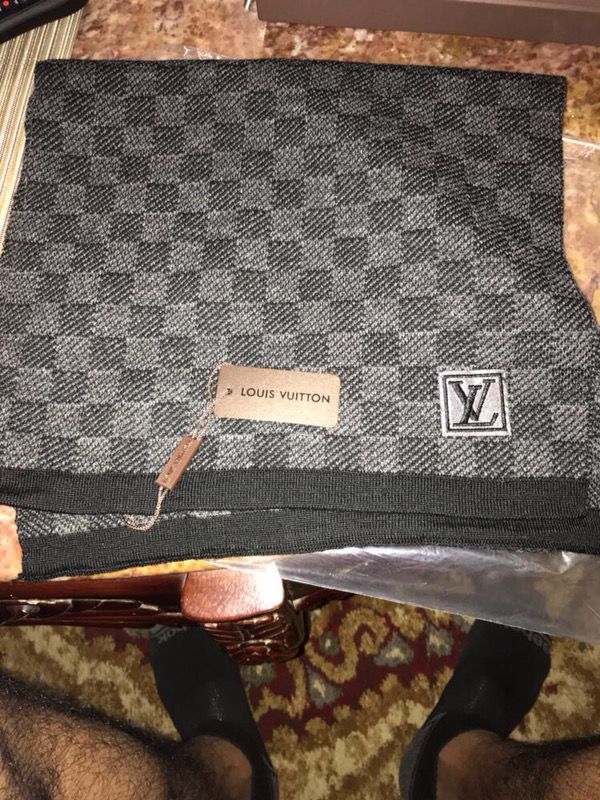 Louis Vuitton Black/Grey Wool Petit Damier Scarf for Sale in Los Angeles,  CA - OfferUp