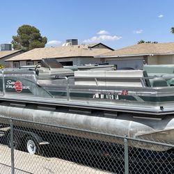 1999 Sun Tracker 25ft Party Barge Pontoon