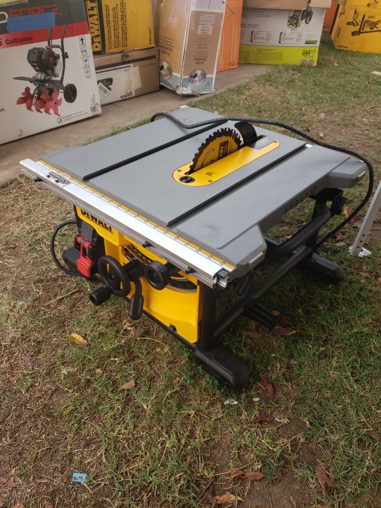 DEWALT 15 Amp Corded 8-1/4 in. Compact Jobsite Tablesaw