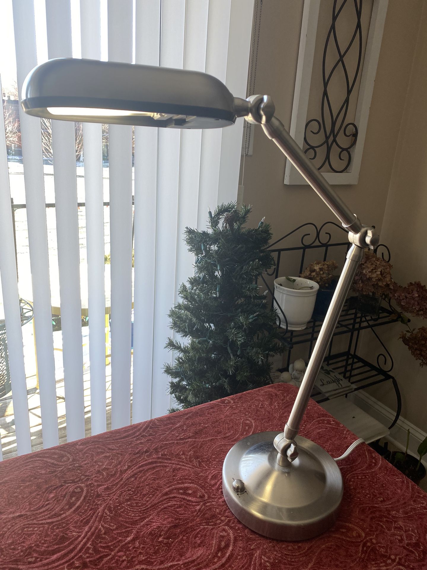 Sharper Image with Built In Class P Ballast Model S1481