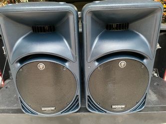 2 Mackie SRM450 V2 Blue 1000W Self Powered Speakers In Excellent Working Condition