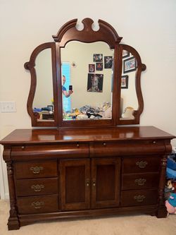 Wood Amour Dresser