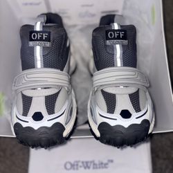 OFF-WHITE GLOVE SHOES (Light Grey)