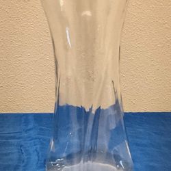 Vase Clear Glass Twisted with Round Top and Square Bottom