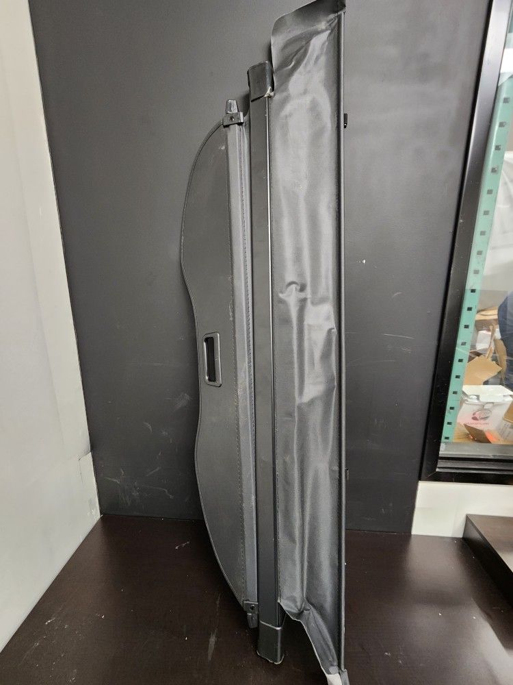 43" Universal Retractable Cargo Cover