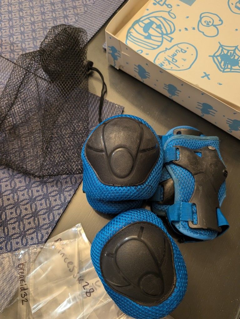 Penny Skateboard With Protective Pads (Skateboard Is Not Very Fast, More Pretend Play)