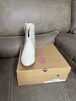 Sugar ankle boots Ivory, size 8M