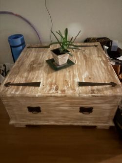 Storage coffee table